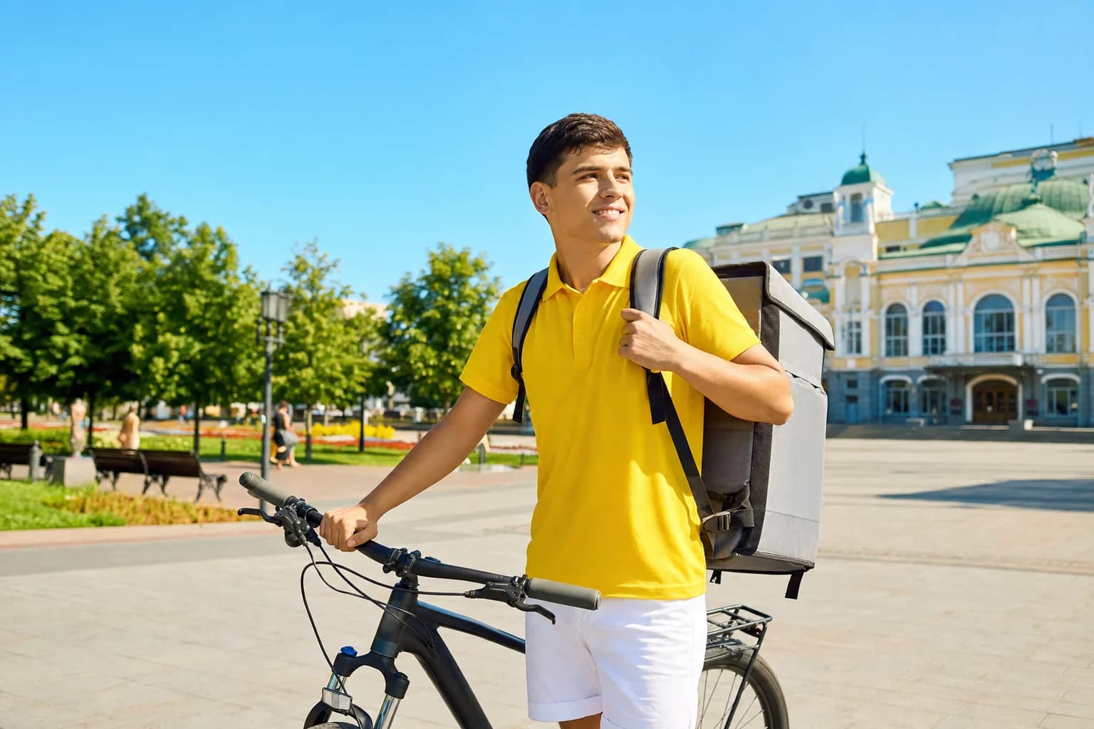 Курьер доставки еды в Омске